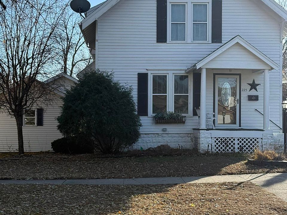 1st image of 225 E Maple St