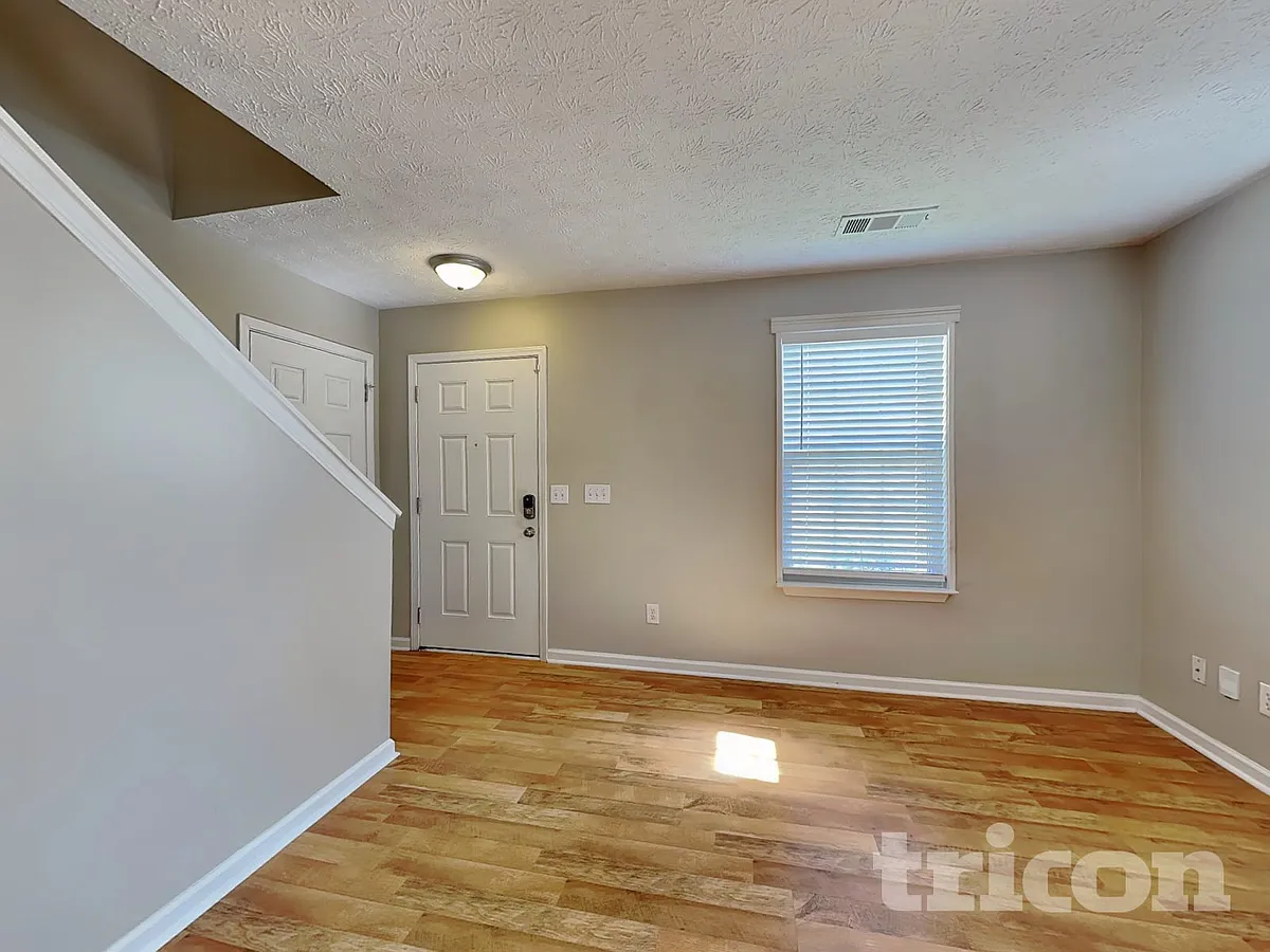 Building Photo - 250 Oak Grove Way