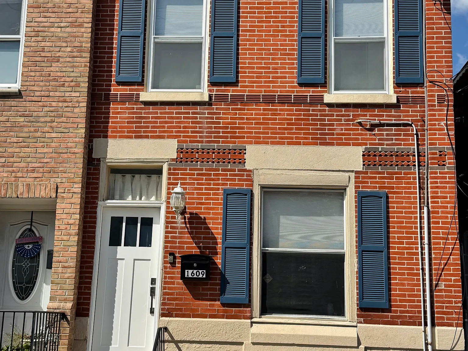 3 bed, 1.5 bath, 1136 sqft, $2,600 — Photo 1