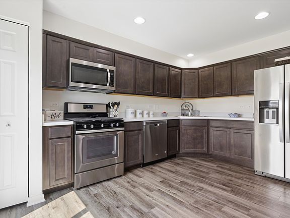 5th image of 246 Wildmeadow Ln