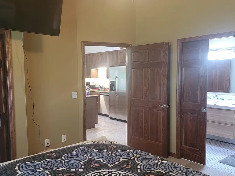404 E Main St — Photo 10