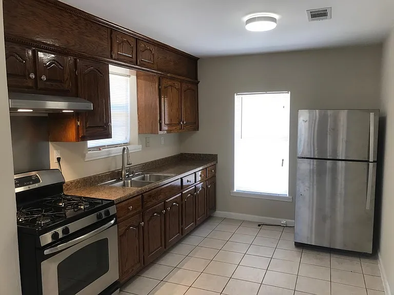 4223 Roseland Ave — Photo 9