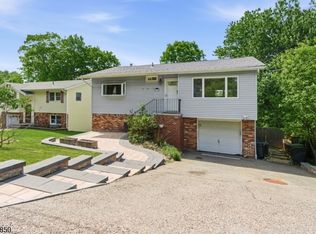 150 Rollins Trl, Hopatcong Boro, NJ 07843