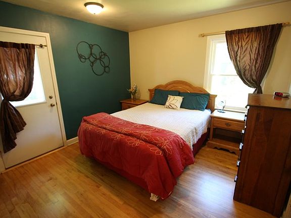 5th image of 1010 S Oneida Ave #S