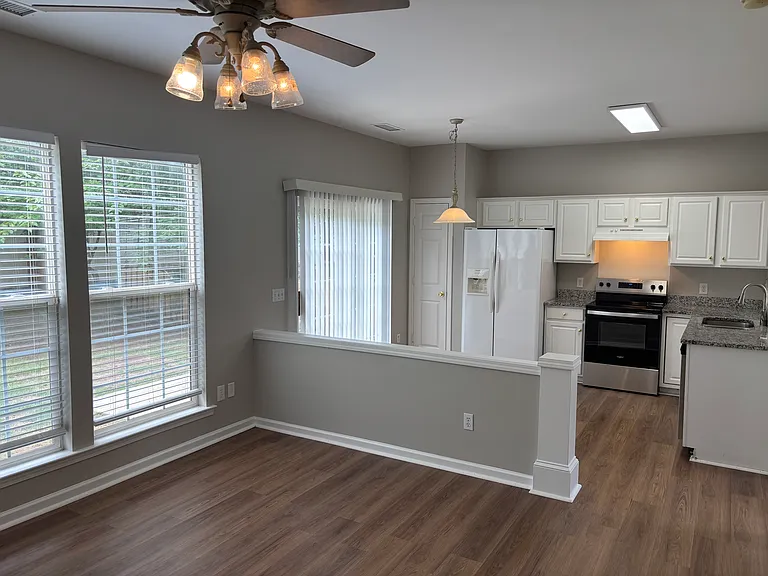 2435 Normancrest Ct — Photo 17