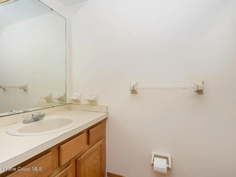 1911 Cashew Courtway — Photo 10
