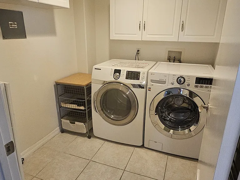 1049 S Hobart Blvd #305 — Photo 5