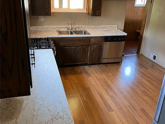 4th image of 9155 Maple St