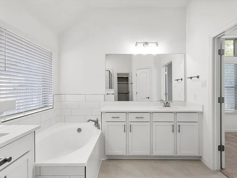 1425 Cole Estates Dr — Photo 36