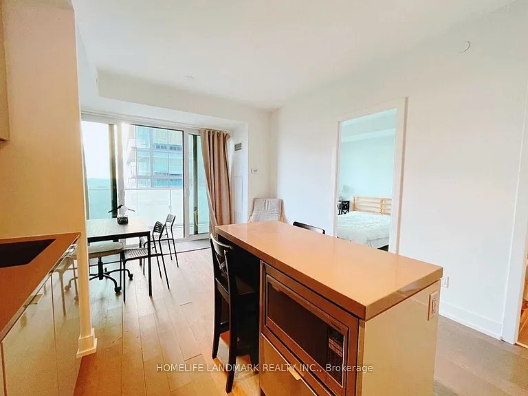 7 Grenville St #4613 — Photo 4