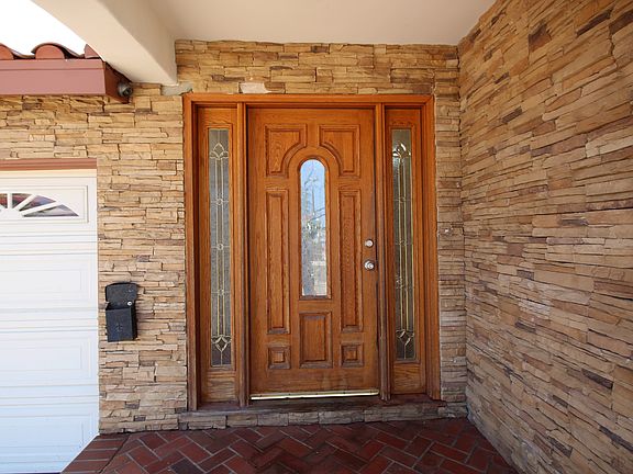 3rd image of 702 Forest Loop Dr