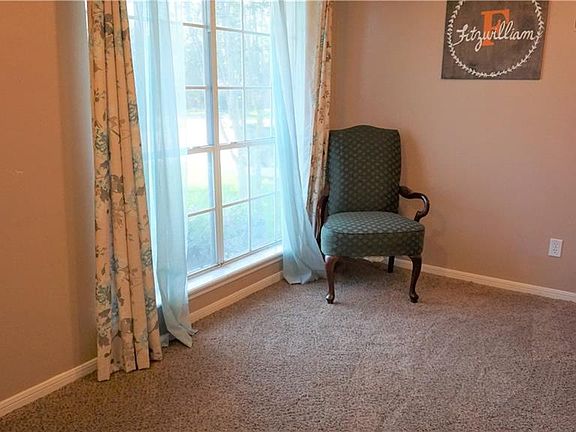 5th image of 107 Bridle Ln
