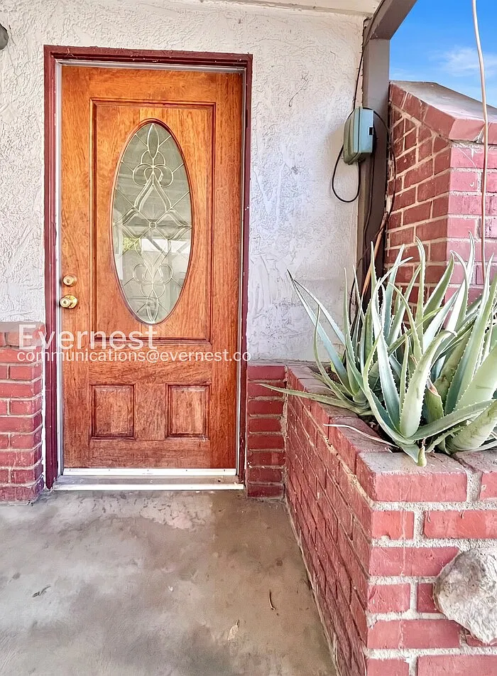 2 bed, 2.0 bath, 842 sqft, $3,250 — Photo 1