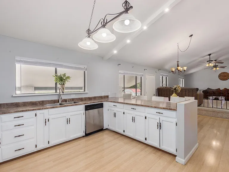 1701 N Barkley — Photo 34