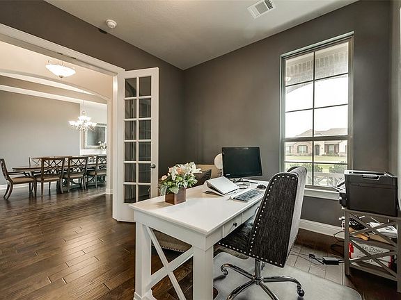 3rd image of 204 Everest Ln