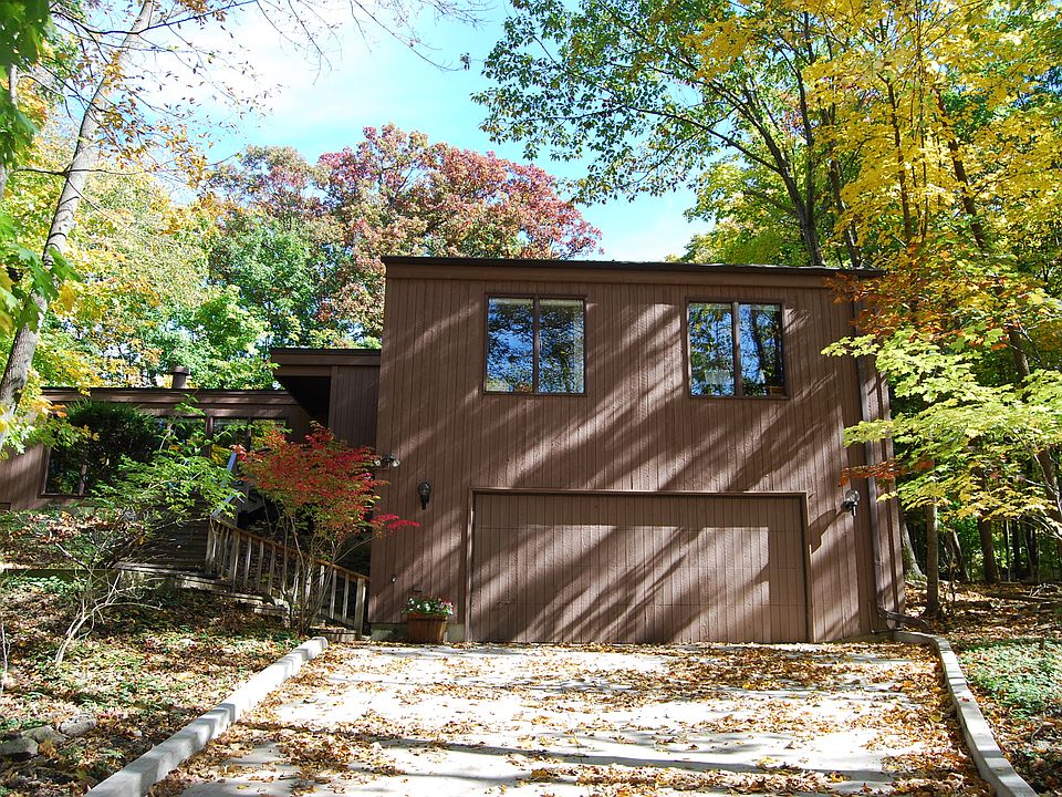 1st image of 23 Thorn Creek Dr