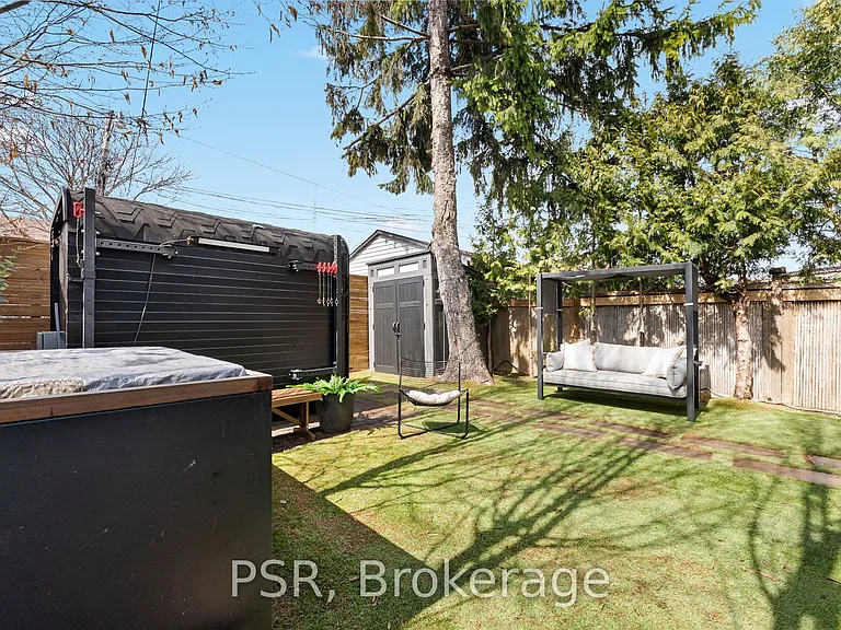 126 Dovercourt Rd — Photo 37