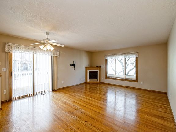 4th image of 704 N Buxton St