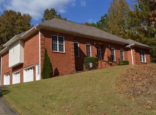 116 Emerald Lake Dr, Pelham, AL 35124