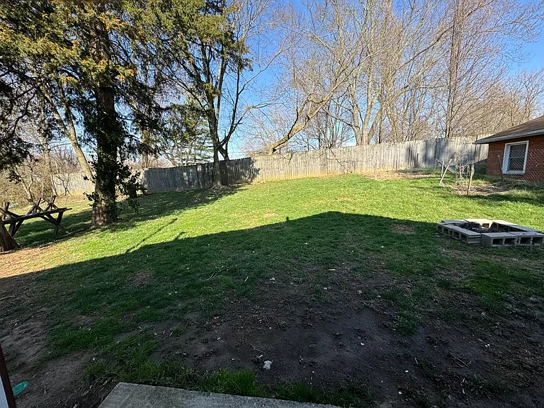 398 N Columbus St — Photo 14