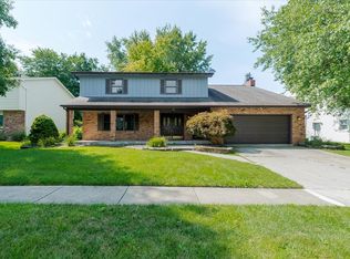 5 Gloucester Cir, Bloomington, IL 61704