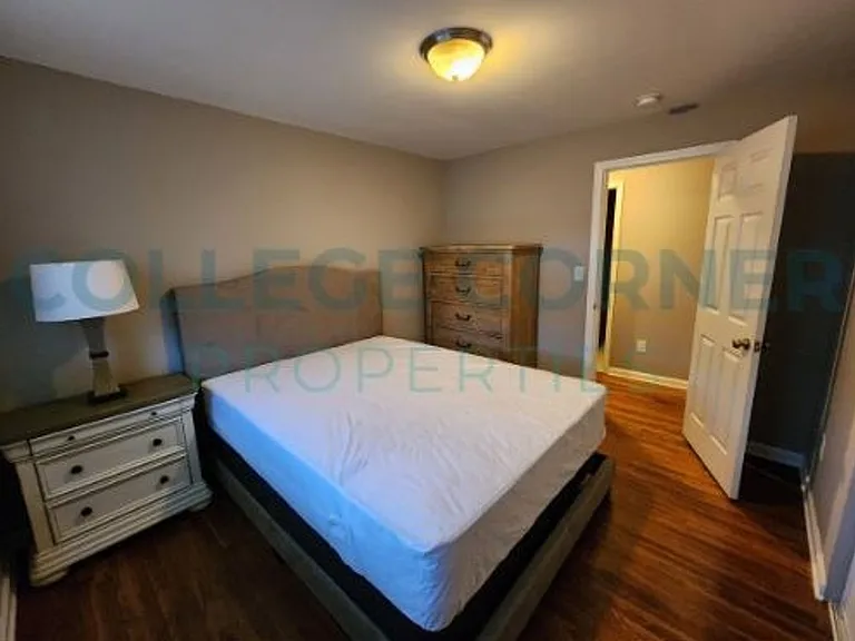 639 S Poplar St #C — Photo 32