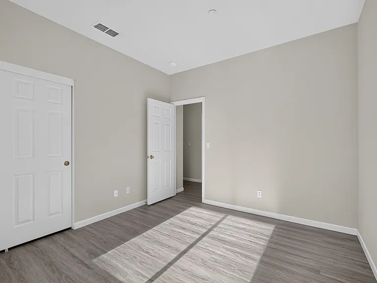 5858 Hazelwood Cmn — Photo 24