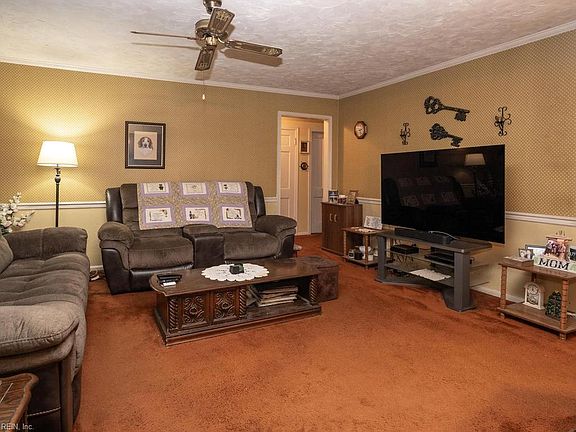 3rd image of 800 Little Neck Rd