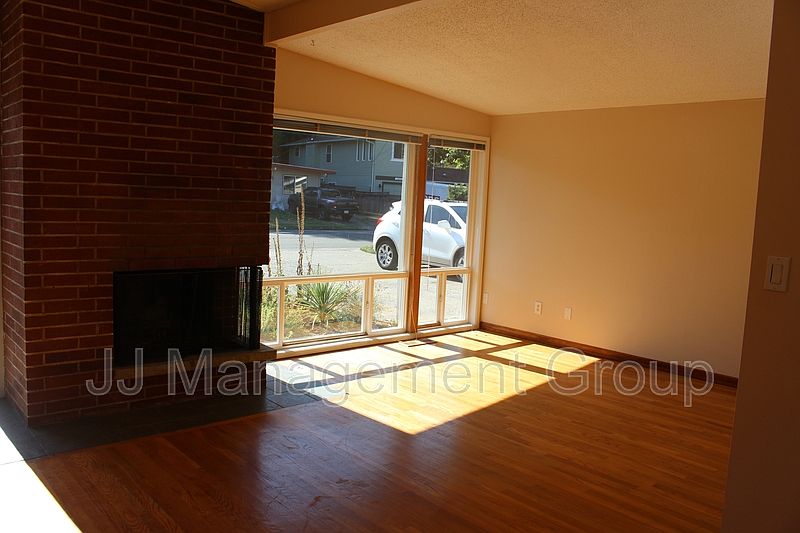 1st image of 16020 SE 9th St
