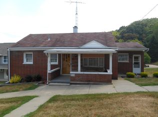 214 S Main St, Waynesburg, OH 44688