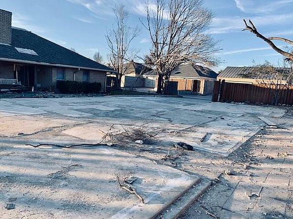 3rd image of 429 Tall Oaks Ln