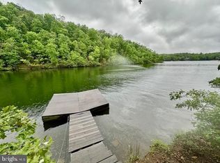 528 Southwood Dr, Cross Junction, VA 22625