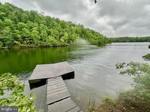 528 Southwood Dr, Cross Junction, VA 22625