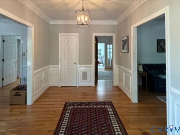 3rd image of 504 Gaslight Dr