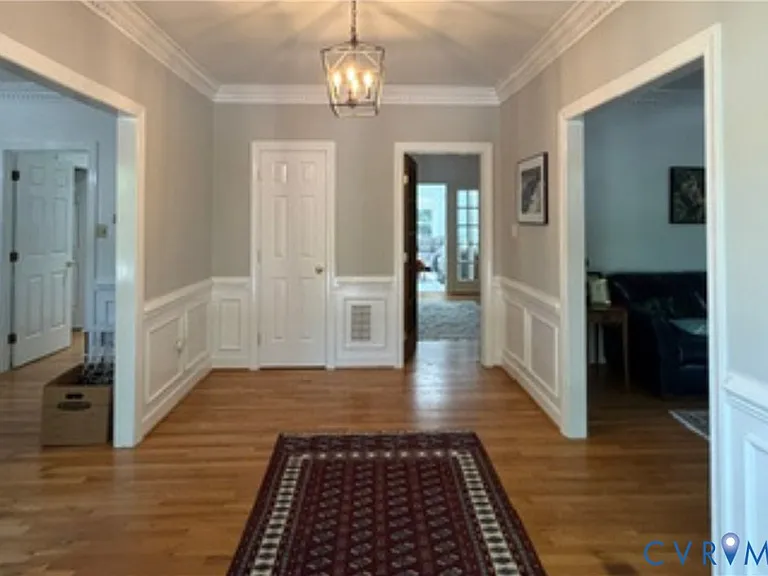 504 Gaslight Dr — Photo 3