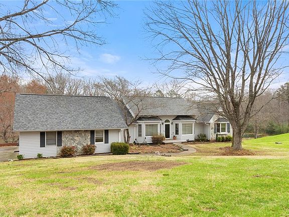 3rd image of 4875 Hampton Rd