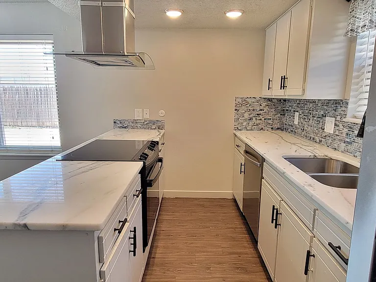 3516D Adenmor Ct — Photo 10