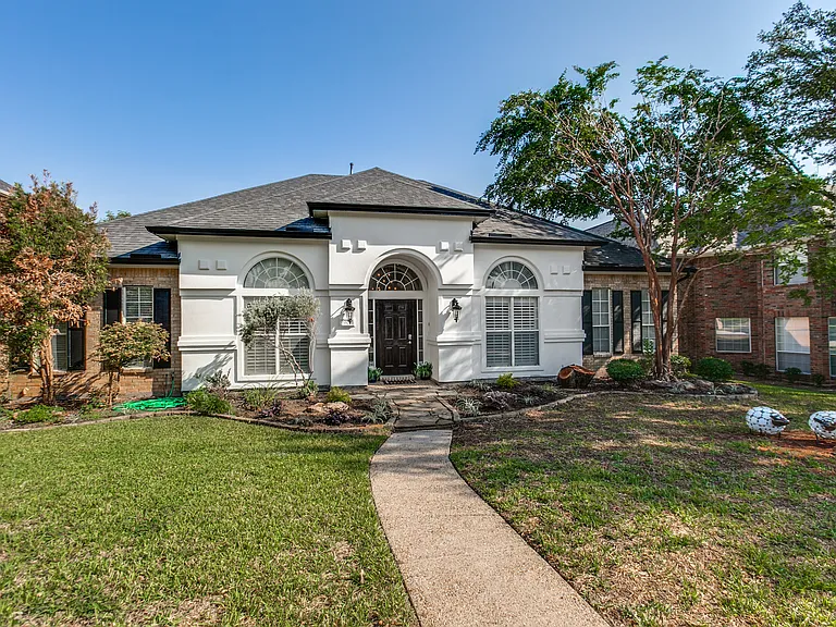 2905 Oak Tree Dr — Photo 1