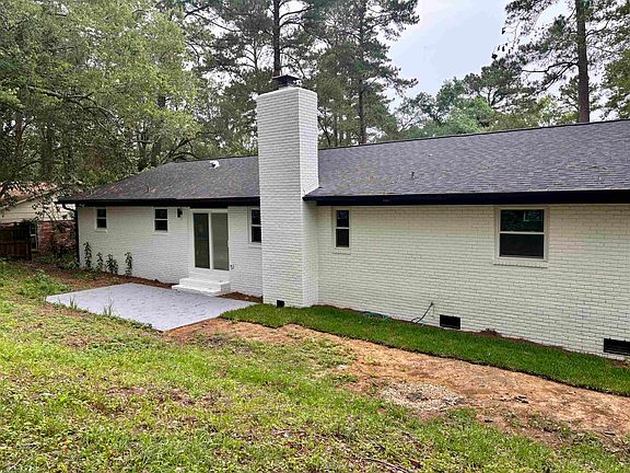 3rd image of 1421 Oldfield Dr