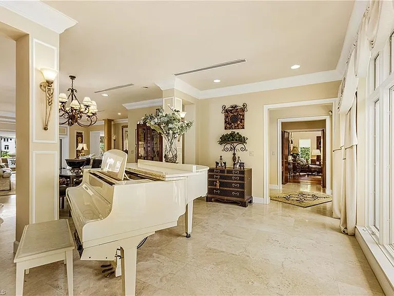 950 Galleon Dr — Photo 9