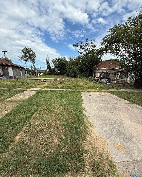 2nd image of 516 S 15th St