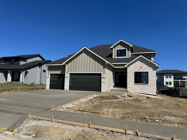 17665 Hammontree Dr, Clive, IA 50325