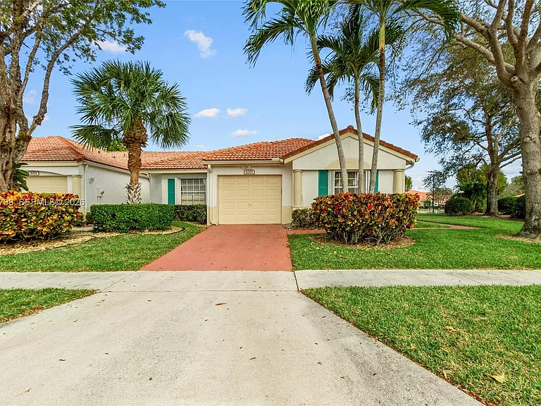 6207 Floral Lakes Dr — Photo 2