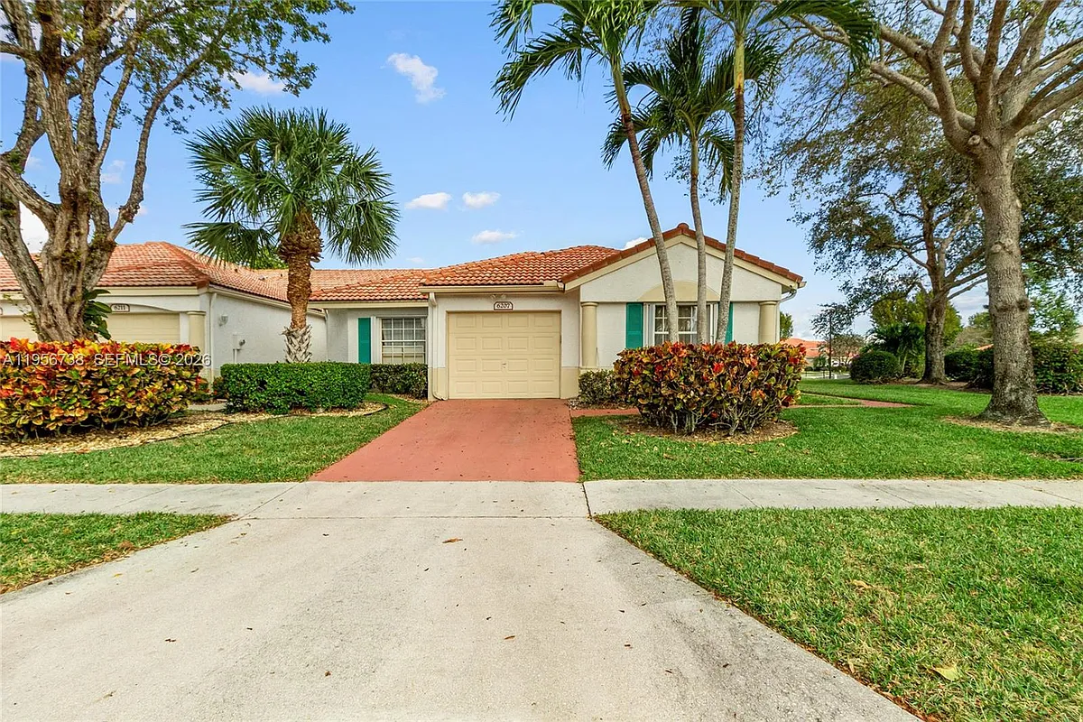 Building Photo - 6207 Floral Lakes Dr