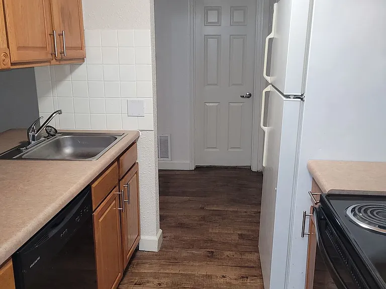 Green Door Apartments — Photo 21