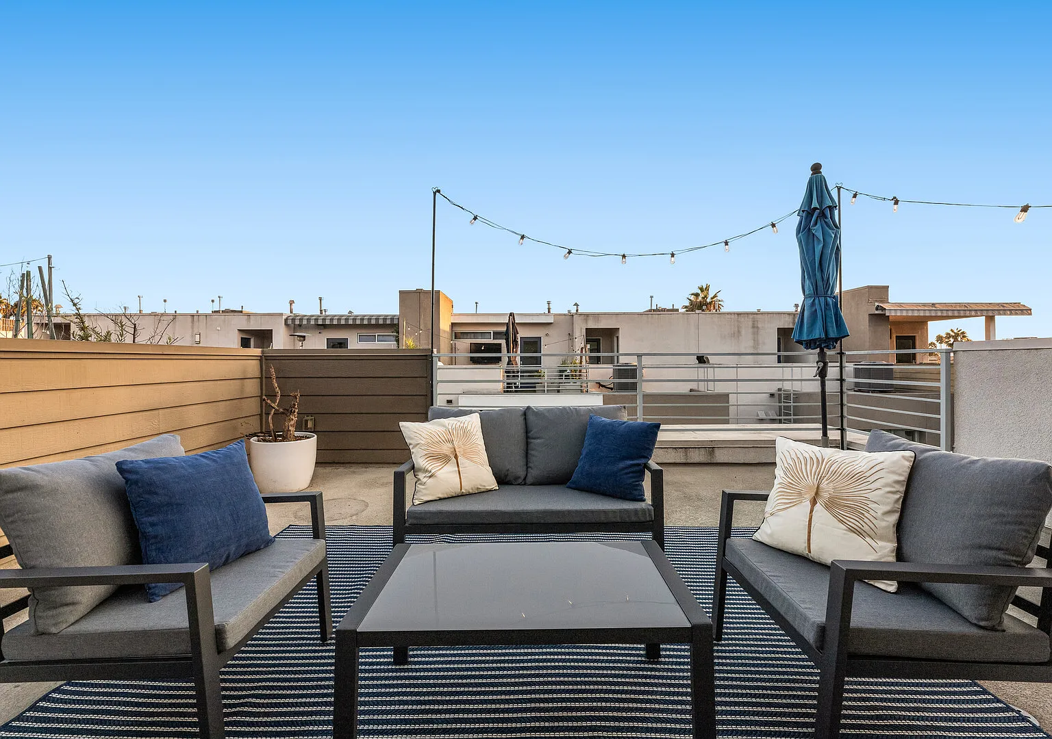 Stylish West Hollywood Retreat — Photo 4