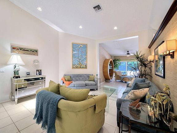5th image of 9818 Harbour Lake Cir