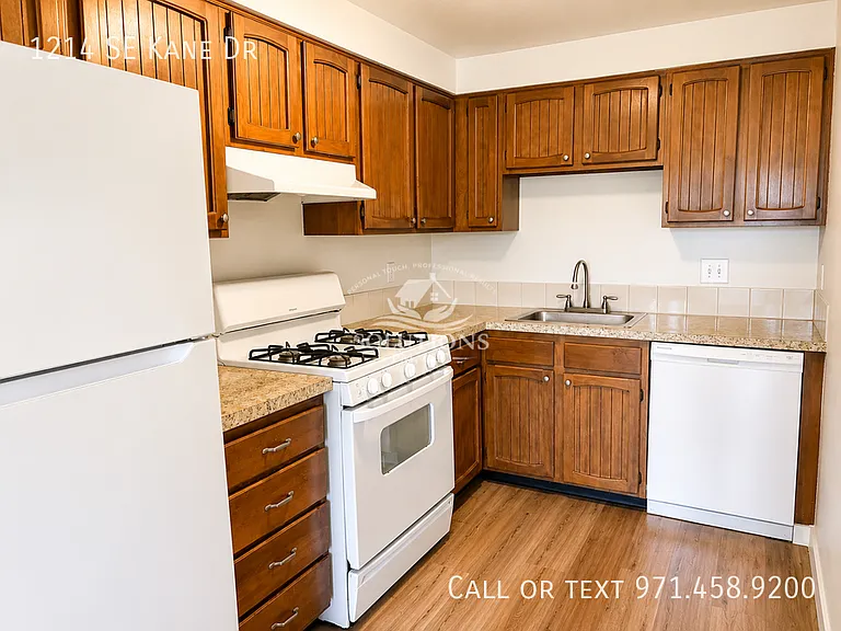 1214 SE Kane Dr — Photo 4