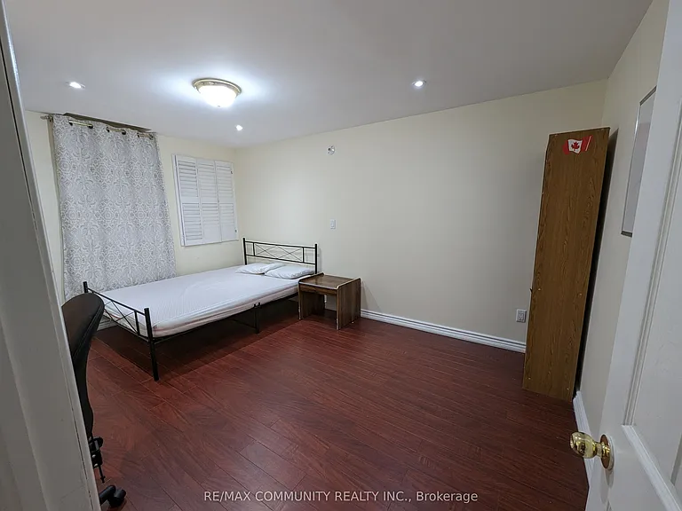 18 Skipperhill Cres — Photo 4