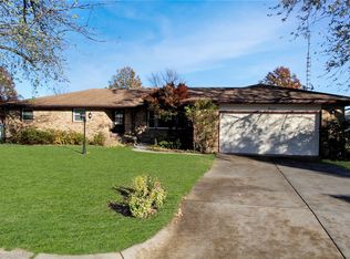 17 Stacy Ln, Mattoon, IL 61938